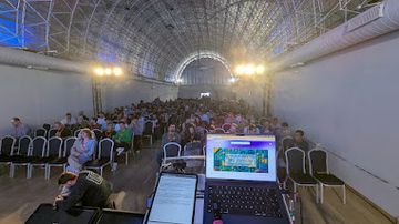 Foto desde el escenario a la audiencia momentos antes de comenzar la charla.